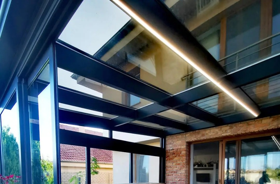 INTEGROVANÉ LED OSVĚTLENÍ - Zimní zahrada RolWood Garden